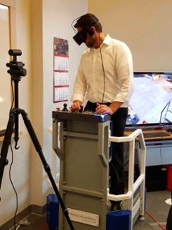 Sheldon Redpath, Global Head of SHE-Q for Mammoet, using an Aerial Work Platform VR Simulator.